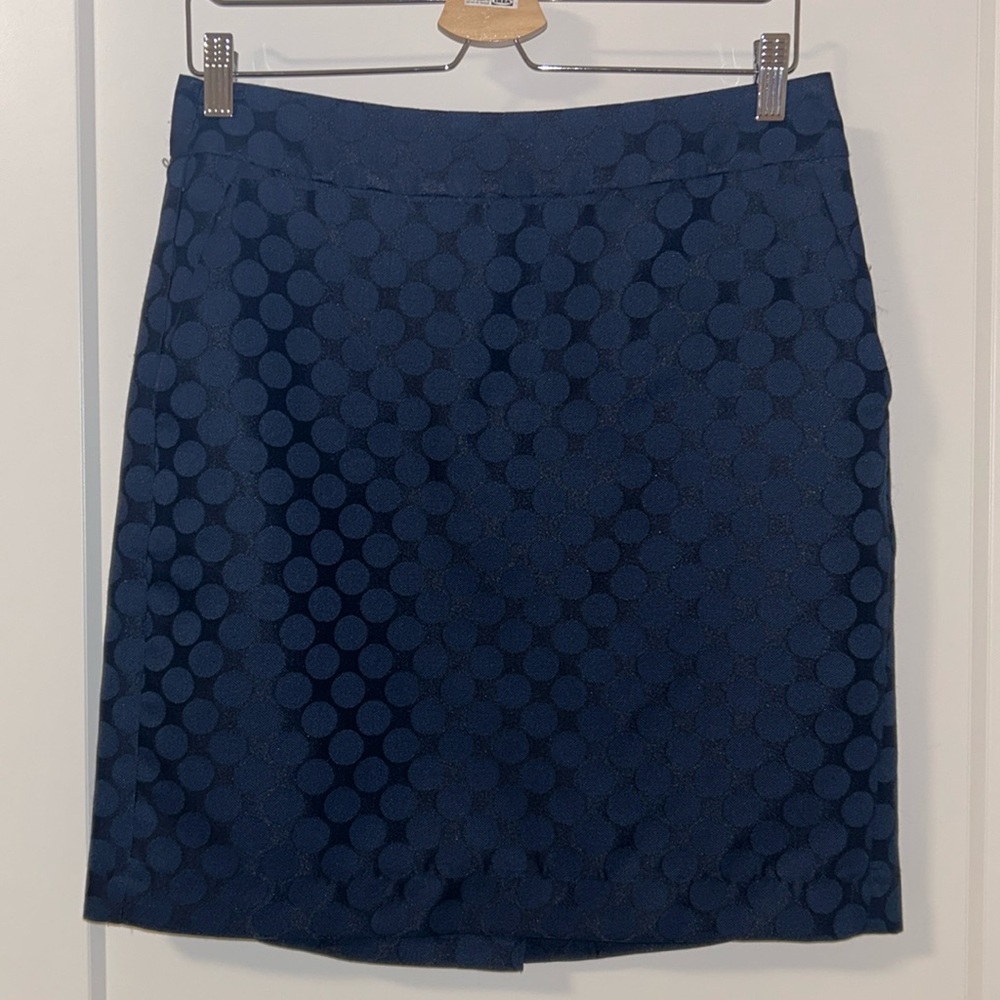 Banana Republic navy blue polka dot above knee skirt.
